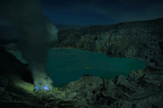 OlivierGrunewald-Indonezijskij-vulkan-Kawah-Ijen5-640x426 (640x426, 159Kb)