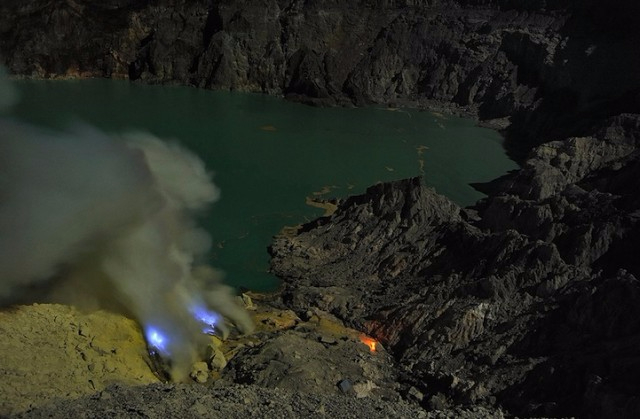 OlivierGrunewald-Indonezijskij-vulkan-Kawah-Ijen9-640x419 (640x419, 193Kb)