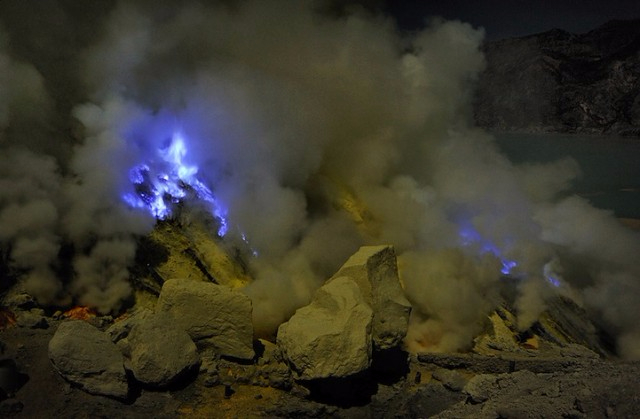 Indonezijskij-vulkan-Kawah-Ijen7-640x419 (640x419, 191Kb)