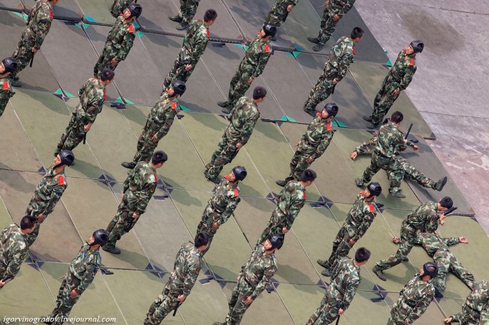 Китайская армия на занятиях (фотографии сверху)