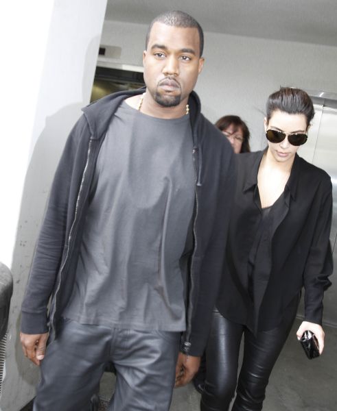 Kardashian-fleeing-LA (491x600, 33Kb)