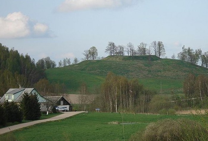 В Литве обнаружены развалины легендарного замка самоубийц