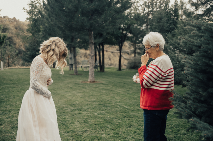 Внучка на свою свадьбу надела бабушкино платье