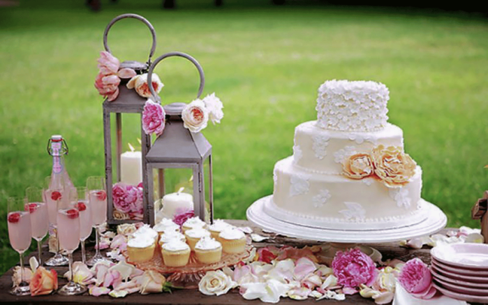 Красивые свадебные торты и сладости на свадьбу1 (700x437, 466Kb)