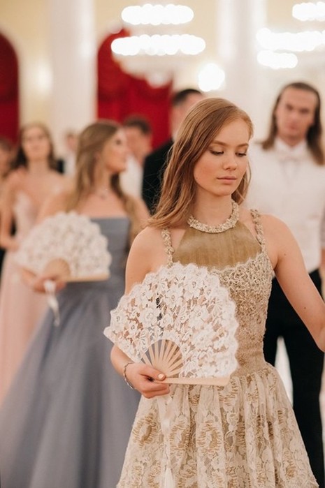 Прозрачное платье супруги Игоря Крутого вызвало фурор на балу журнала Tatler