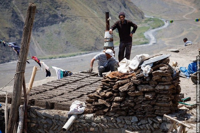 Как делают дома из палок и навоза в Азербайджане