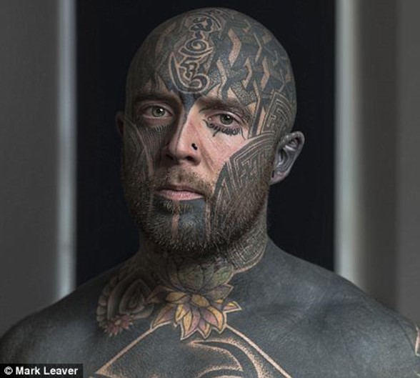 Фотографии портреты людей с татуировками на лице