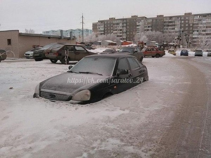 Бывают же зимы! Фотографии скованных льдом автомобилей 