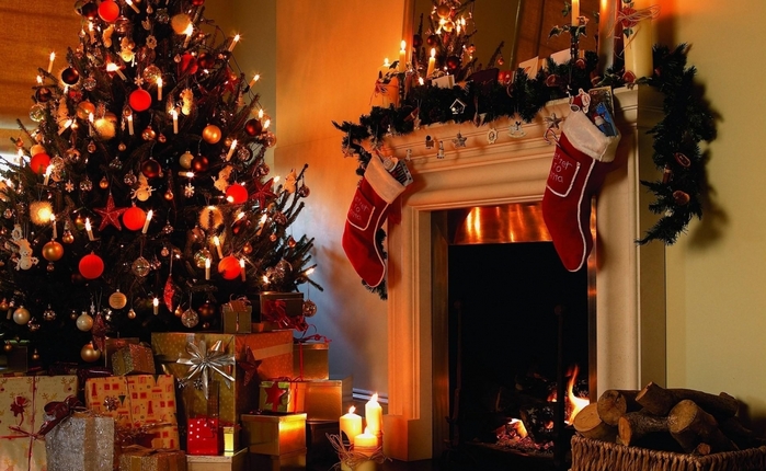 4752823_christmas_tree_gifts_candles_fireplace_firewood_stockings_christmas_holiday_41413_1920x1080 (700x430, 256Kb)