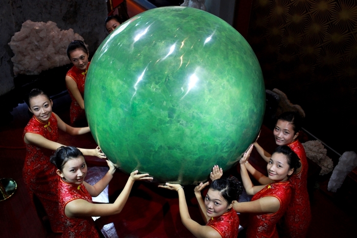 Six-ton Chinese 'pearl' is world's Largest 1 (900x666, 227Kb)