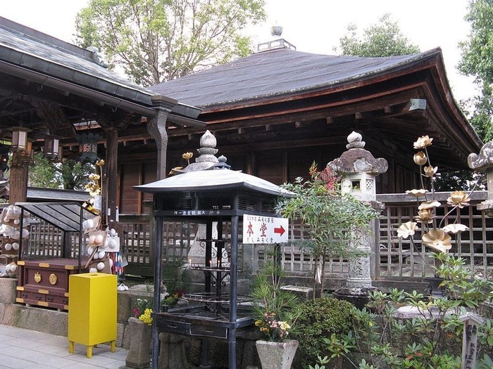 Очень увлекательная экскурсия в японский храм женской груди