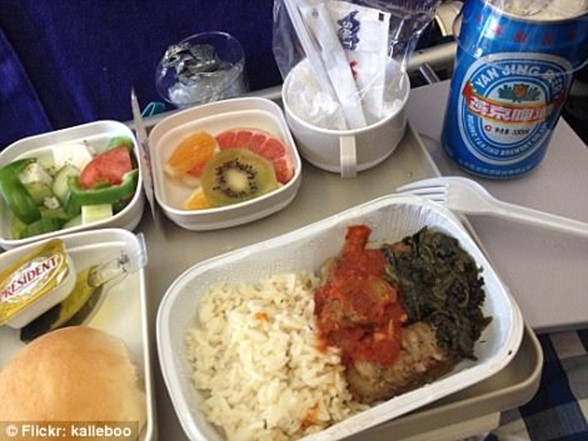 Как отличается еда пассажиров в бизнес классе и эконом классе в самолете