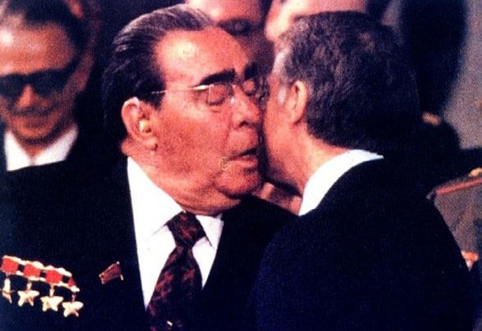 10 фактов, как Брежнев насиловал людей своими поцелуями