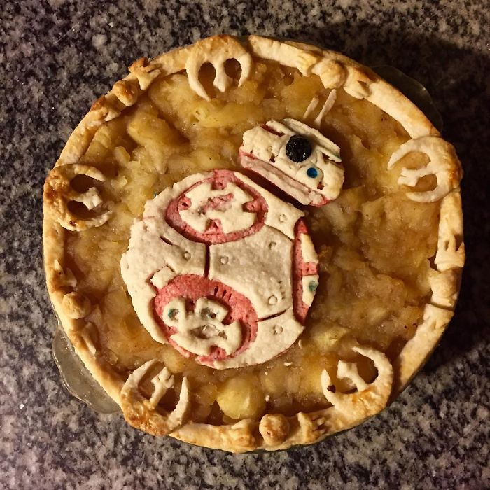 A-cooking-artist-creates-incredible-pies-that-would-be-a-sin-cut-them-5a6adf3cb7818__700 (700x700, 389Kb)