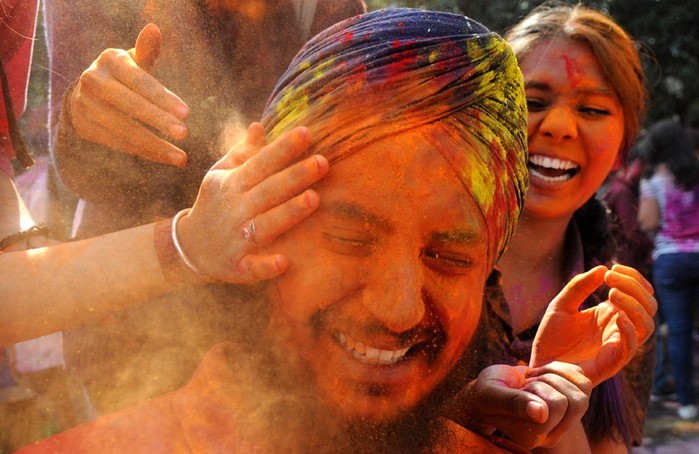 Индийский фестиваль красок Холи 2018 года