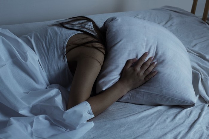 Сон с ночником может вызвать депрессию: не спите при свете!