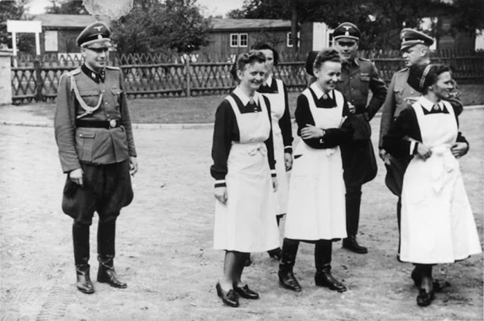 «Семь гномов» Освенцима: трагическая история евреев-карликов Овиц, переживших эксперименты нацистов 