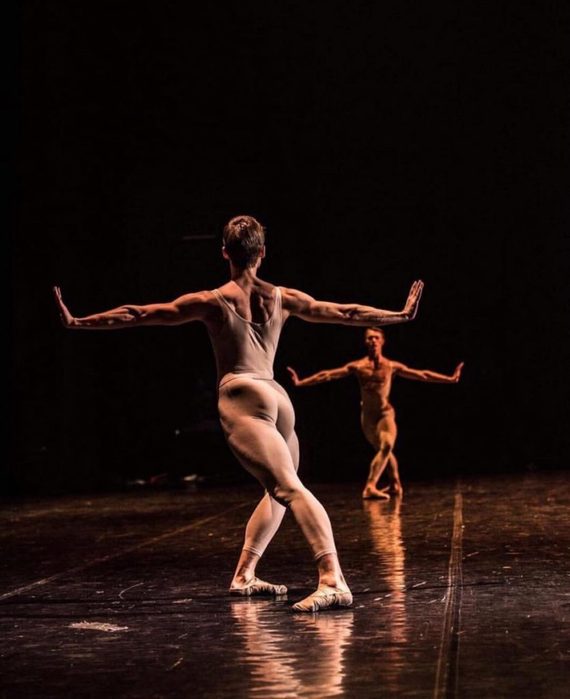 15 потрясающих фото, которые показывают силу танцовщиков балета