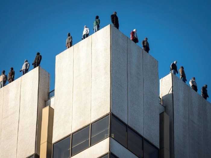 Зачем на небоскребе в Лондоне установили статуи 84 мужчин