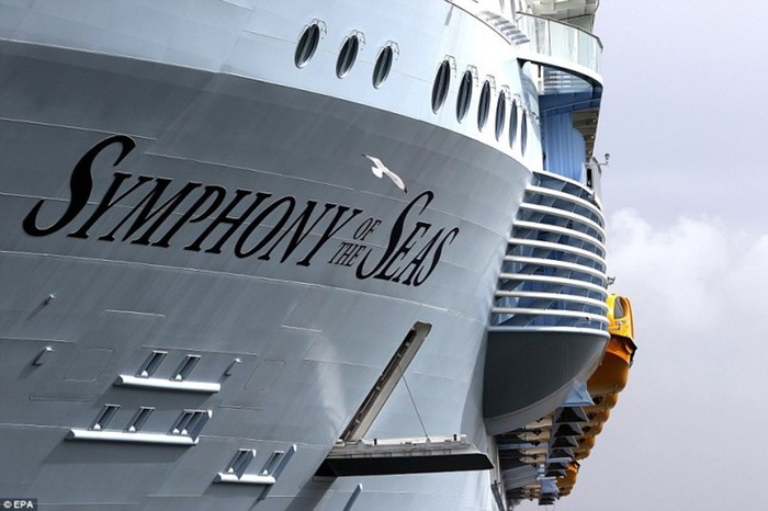«Симфония морей»: самый большой в мире круизный лайнер отправился в первое плавание 