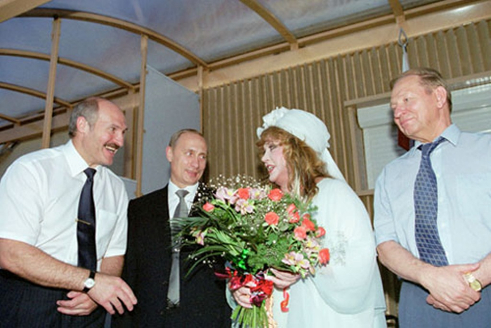 Vladimir_Putin_25_July_2001-6 (700x467, 314Kb)