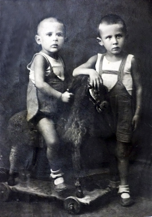 1935 Зарубины Вова и Гена (490x700, 277Kb)