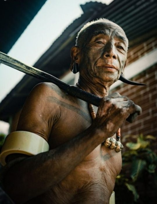 Портреты последних воинов племени коньяки: охотники за головами из Индии
