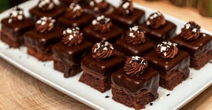 шоколадное пирожное
