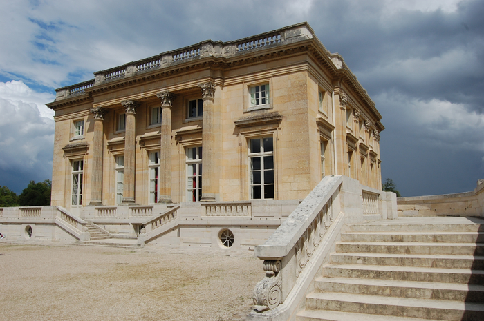 Petit_Trianon,_façades_sud_et_ouest_-_DSC_0283 (700x465, 391Kb)