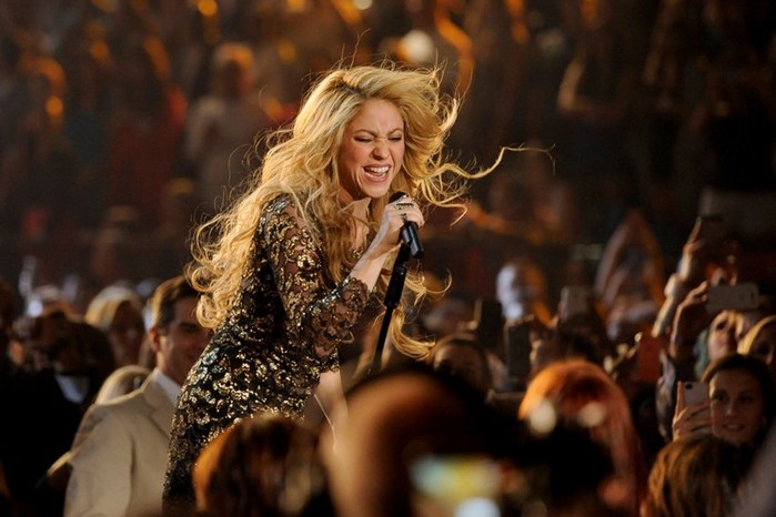 Колумбийская певица Шакира извинилась за сходство одного из украшений