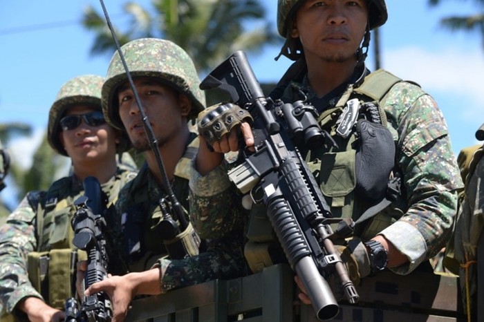 Филиппинские солдаты случайно убили в джунглях шесть полицейских 