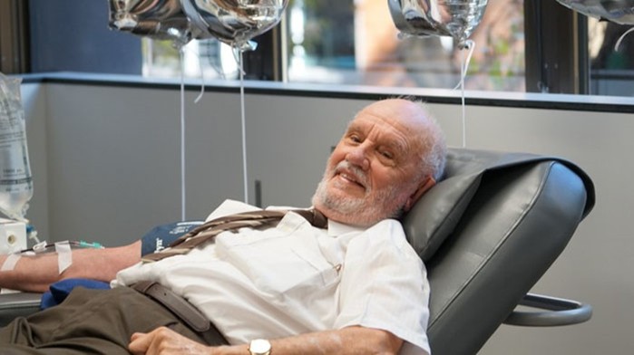 Самый знаменитый донор из Австралии сдал кровь в последний раз 