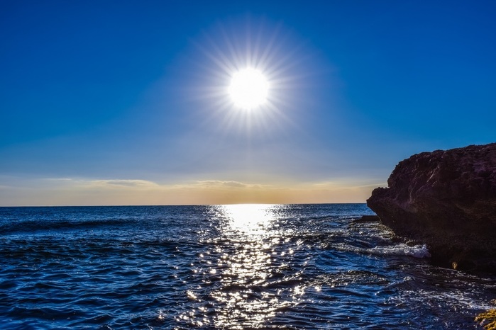 sea-coast-water-nature-ocean-horizon-light-cloud-sky-sunshine-sun-sunrise-sunset-sunlight-morning-shore-wave-atmosphere-daytime-cove-reflection-scenic-calm-body-of-water-headland-bright-afternoon-cape-phenom (700x466, 96Kb)