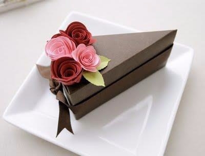 ​Подарочная коробка в виде торта