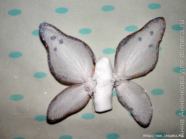 ​Воздушная бабочка из капрона и проволоки