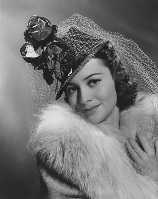 kinopoisk.ru-Olivia-De-Havilland-4395452 (556x700, 189Kb)