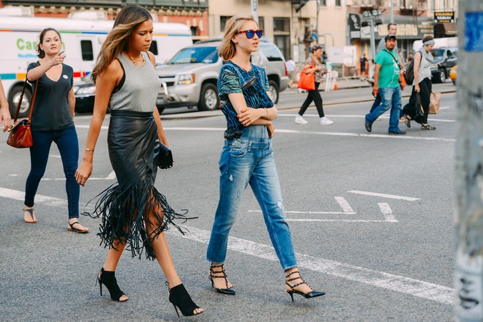 Европейки покупают одежду, которую советуют модные блогеры
