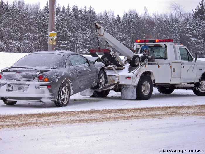 4403711_tow_truckwinter_drivingiStock_000031503358liveslow (700x525, 365Kb)