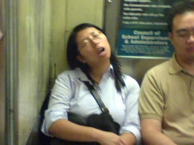 Веселая подборка фотографий спящих людей