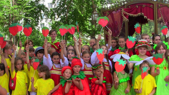4498623_festival_klybniki_3 (700x393, 151Kb)