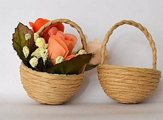 Маленькая корзинка из шпагата своими руками 23