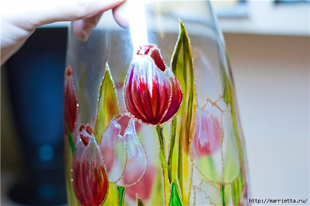Роспись стеклянной вазы витражными красками (1) (640x426, 133Kb)