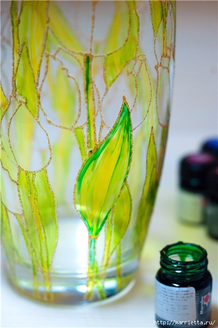 Роспись стеклянной вазы витражными красками (9) (426x640, 144Kb)