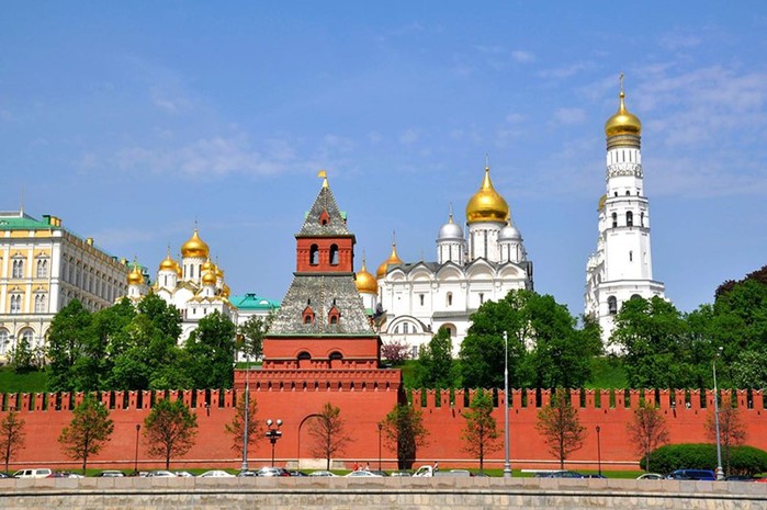 Какая башня Кремля на самом деле является главной?