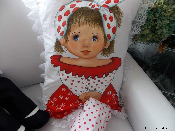 Детские подушки-куклы с росписью акриловыми красками (18) (700x525, 237Kb)