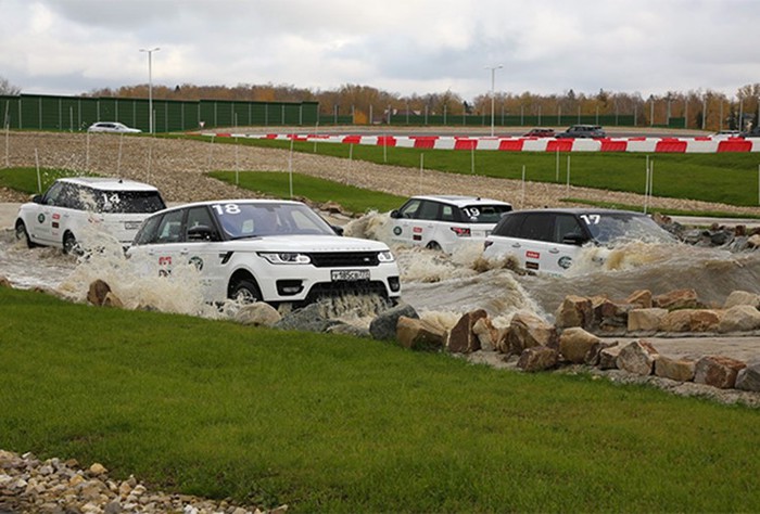 В России посчитали владельцев Land Rover - торжественное празднование 15-летия присутствия бренда в России