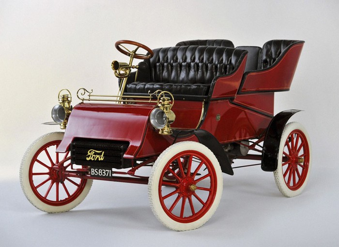 Фото: Самые первые автомобили в истории крупнейших брендов