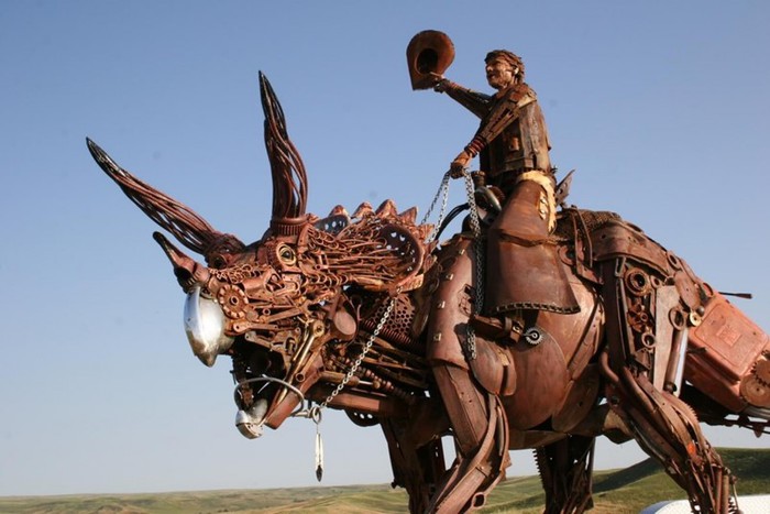 Скульптор Джон Лопес превращает старую сельхозтехнику в произведения искусства