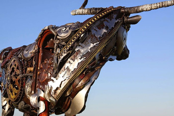 Скульптор Джон Лопес превращает старую сельхозтехнику в произведения искусства