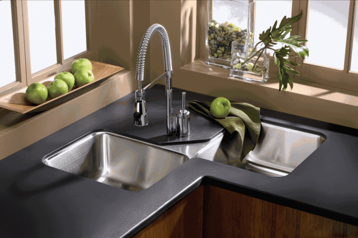 slim-sectional-kitchen-unit-with-black-countertop-plus-decorative-faucet-between-twin-sparkling-stainless-steel-corner-sinks (700x466, 193Kb)
